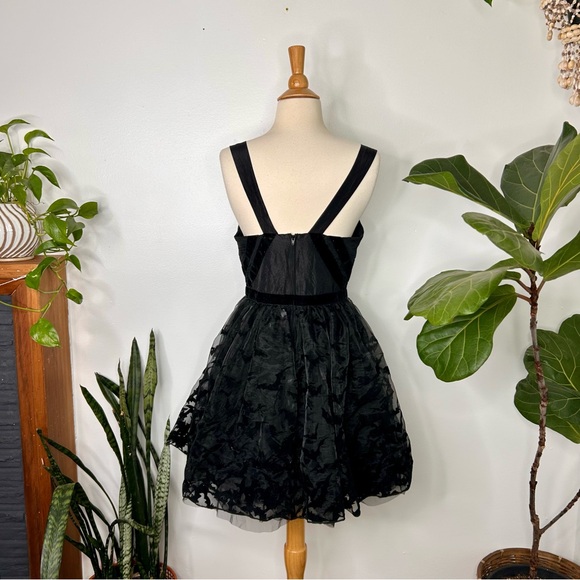 DC Comics x Hot topic Batman formal dress - Picture 6 of 8